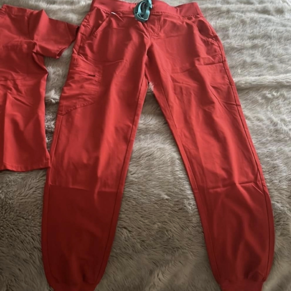 Figs 🍁 Technical collection red 🍁 $100